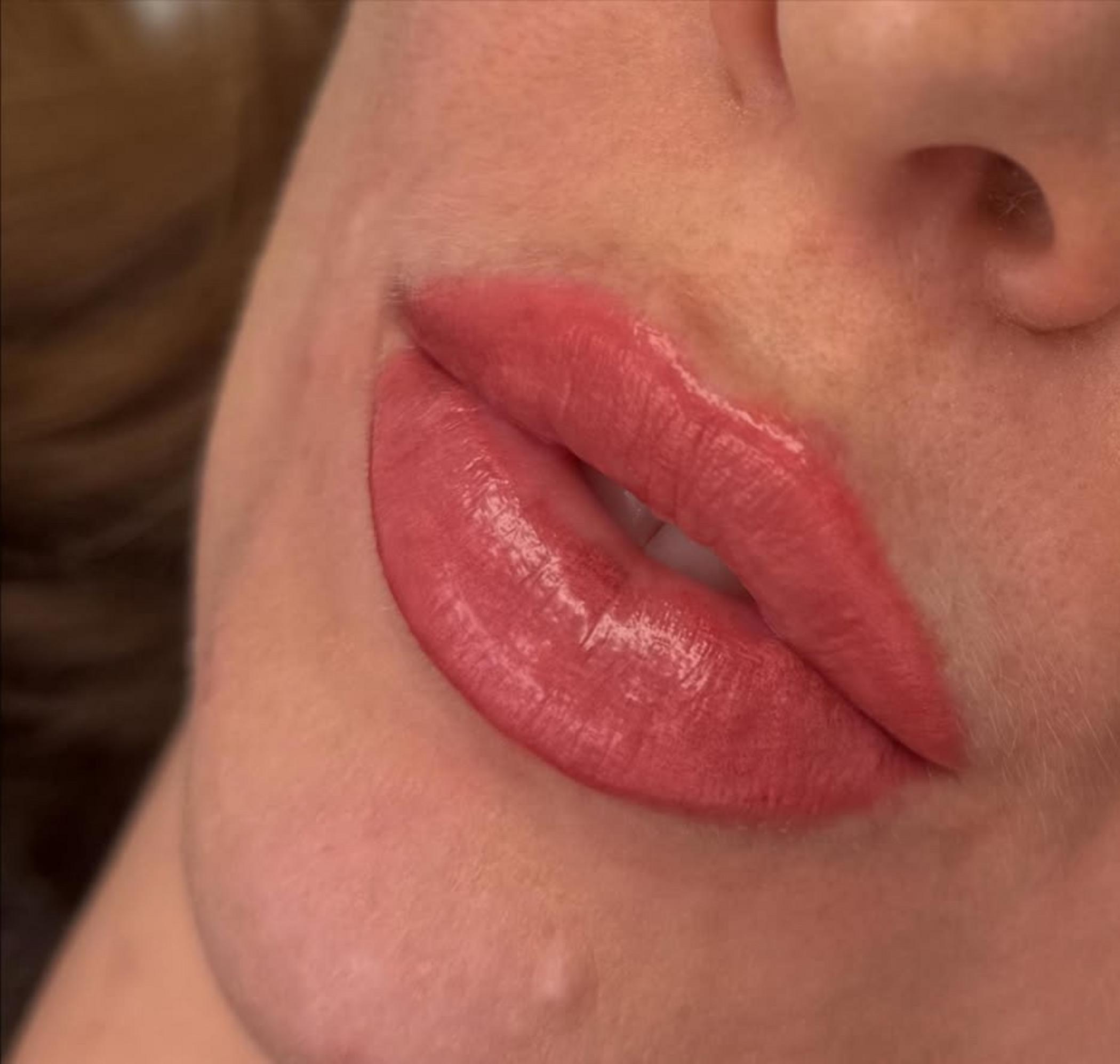 artist shaping eyebrows with pencil